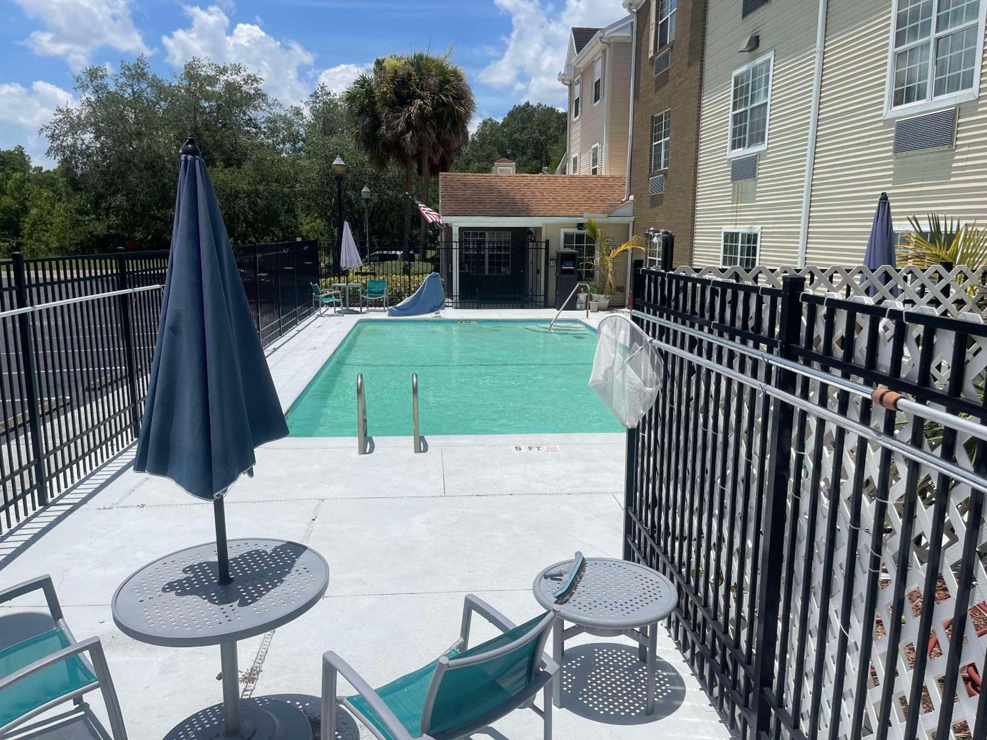 Mainstay Suites Tampa Moffitt-Usf Temple Terrace Buitenkant foto